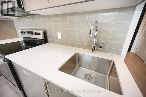 424 - 3220 William Coltson Avenue, Oakville, ON - Indoor Photo Showing Kitchen With Double Sink With Upgraded Kitchen