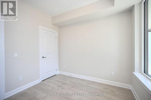 424 - 3220 William Coltson Avenue, Oakville, ON - Indoor Photo Showing Other Room