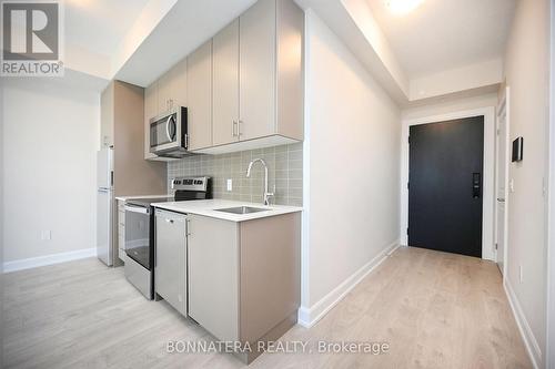 424 - 3220 William Coltson Avenue, Oakville, ON - Indoor Photo Showing Kitchen