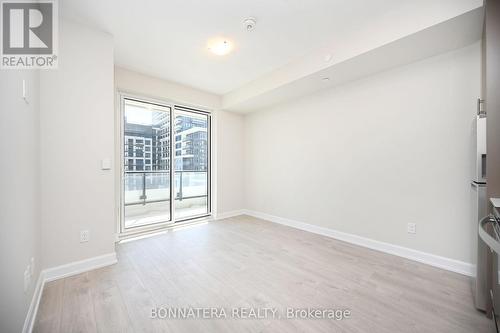 424 - 3220 William Coltson Avenue, Oakville, ON - Indoor Photo Showing Other Room