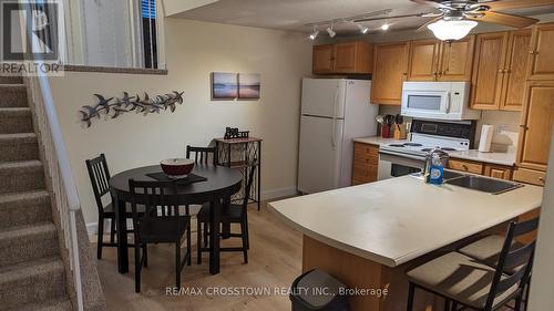 243 Lillian Crescent, Barrie, ON - Indoor Photo Showing Kitchen With Double Sink