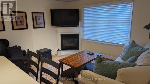 243 Lillian Crescent, Barrie, ON - Indoor Photo Showing Living Room With Fireplace