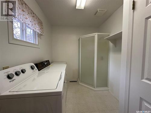 832 Railway Avenue, Bruno, SK - Indoor Photo Showing Laundry Room