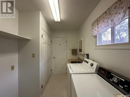 832 Railway Avenue, Bruno, SK - Indoor Photo Showing Laundry Room