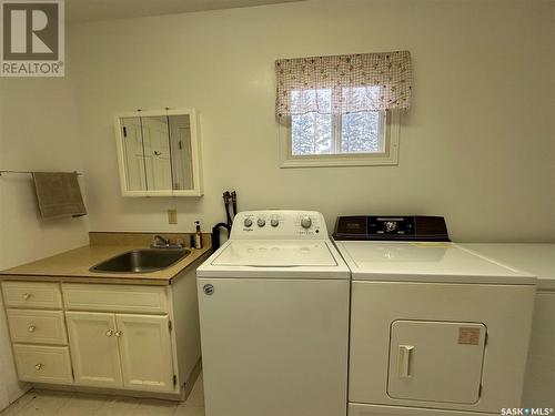 832 Railway Avenue, Bruno, SK - Indoor Photo Showing Laundry Room