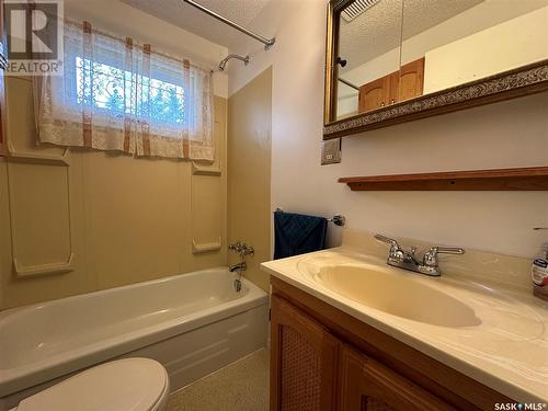 832 Railway Avenue, Bruno, SK - Indoor Photo Showing Bathroom