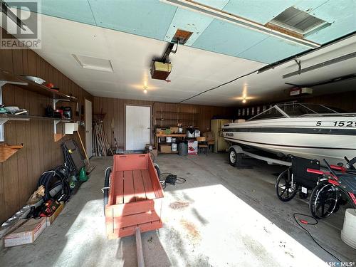 832 Railway Avenue, Bruno, SK - Indoor Photo Showing Garage