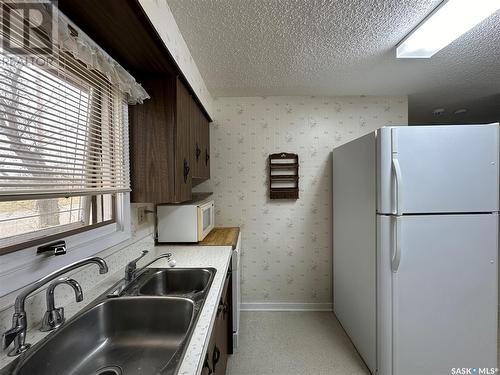 832 Railway Avenue, Bruno, SK - Indoor Photo Showing Kitchen With Double Sink