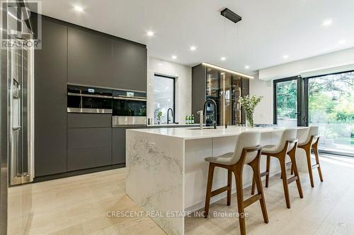 284 Ellis Avenue, Toronto, ON - Indoor Photo Showing Kitchen With Upgraded Kitchen