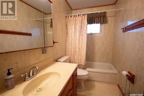 1642 104Th Street, North Battleford, SK - Indoor Photo Showing Bathroom