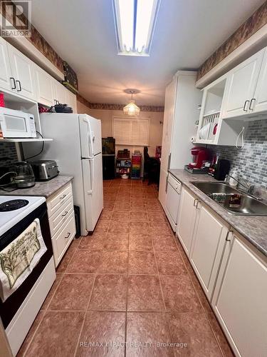 69 Horseley Hill Drive, Toronto (Malvern), ON - Indoor Photo Showing Kitchen