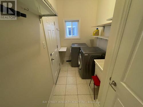 87 Thornlodge Drive, Georgina, ON - Indoor Photo Showing Laundry Room