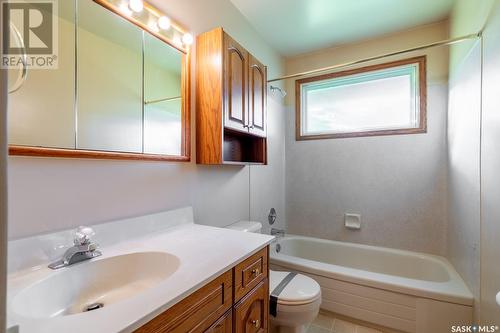 81 Mcnab Crescent, Regina, SK - Indoor Photo Showing Bathroom