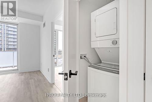 534 - 215 Lakeshore Road, Mississauga, ON - Indoor Photo Showing Laundry Room