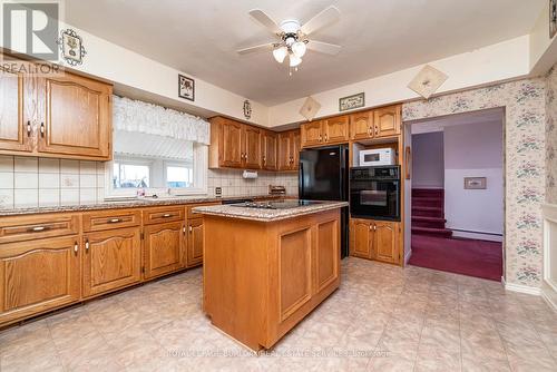 3008 Main Street N, Haldimand, ON - Indoor Photo Showing Kitchen With Double Sink