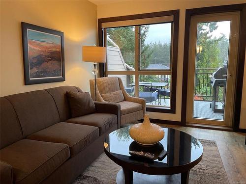 234-1175 Resort Dr, Parksville, BC - Indoor Photo Showing Living Room