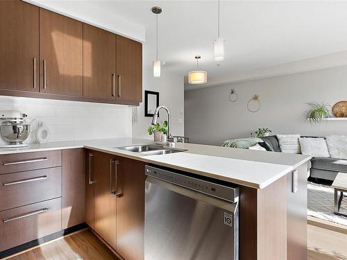 303-7161 West Saanich Rd, Central Saanich, BC - Indoor Photo Showing Kitchen With Double Sink