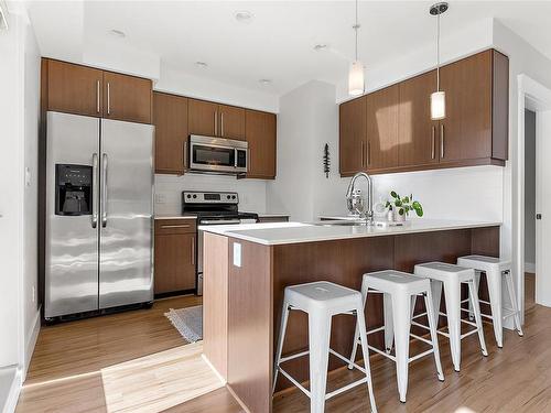 303-7161 West Saanich Rd, Central Saanich, BC - Indoor Photo Showing Kitchen With Upgraded Kitchen