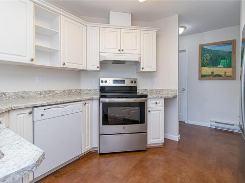 301-245 First St, Duncan, BC - Indoor Photo Showing Kitchen