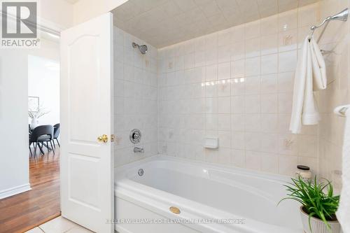 211 - 3531 Lake Shore Boulevard W, Toronto, ON - Indoor Photo Showing Bathroom