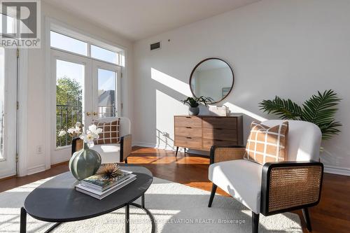 211 - 3531 Lake Shore Boulevard W, Toronto, ON - Indoor Photo Showing Living Room