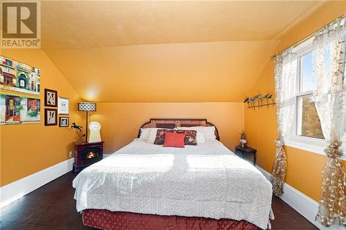 2296 South Lavant Road, Lanark Highlands, ON - Indoor Photo Showing Bedroom