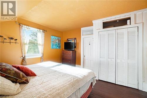 2296 South Lavant Road, Lanark Highlands, ON - Indoor Photo Showing Bedroom