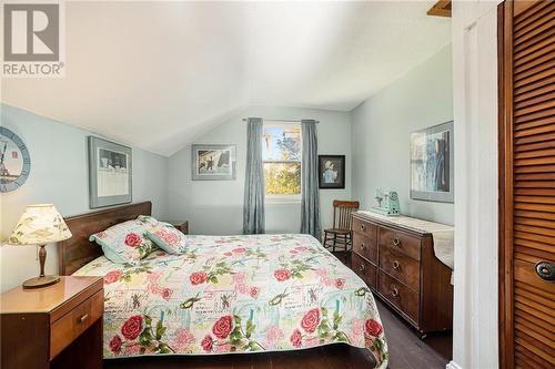 2296 South Lavant Road, Lanark Highlands, ON - Indoor Photo Showing Bedroom