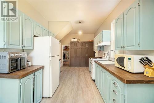 2296 South Lavant Road, Lanark Highlands, ON - Indoor Photo Showing Kitchen