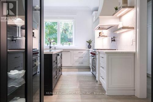 620 King Road, Burlington, ON - Indoor Photo Showing Kitchen With Upgraded Kitchen