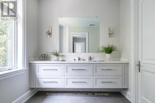 620 King Road, Burlington, ON - Indoor Photo Showing Bathroom