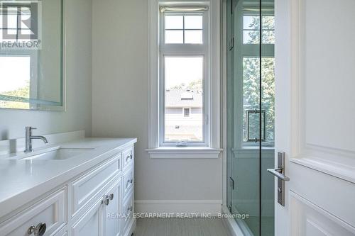 620 King Road, Burlington, ON - Indoor Photo Showing Bathroom