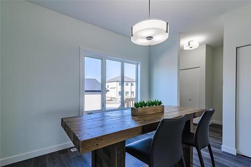 122 Meadowlands Drive, West St Paul, MB - Indoor Photo Showing Dining Room