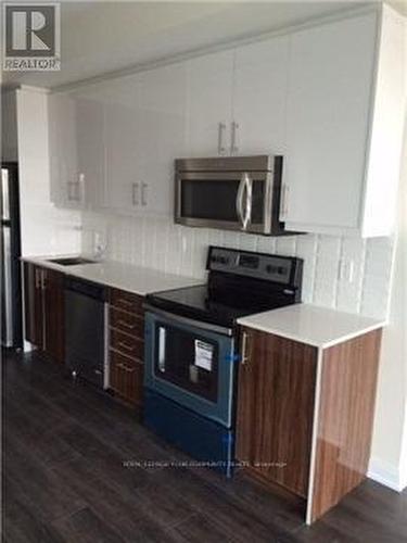 510 - 760 The Queensway, Toronto, ON - Indoor Photo Showing Kitchen