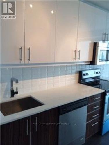 510 - 760 The Queensway, Toronto, ON - Indoor Photo Showing Kitchen