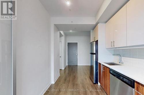 510 - 760 The Queensway, Toronto, ON - Indoor Photo Showing Kitchen