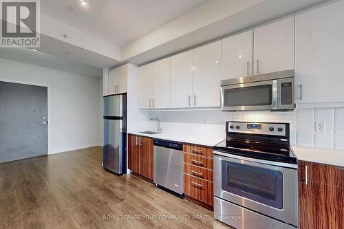 510 - 760 The Queensway, Toronto, ON - Indoor Photo Showing Kitchen