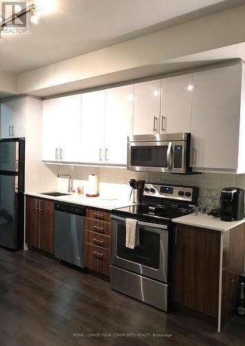 510 - 760 The Queensway, Toronto, ON - Indoor Photo Showing Kitchen