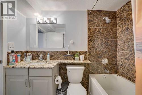 2490 Catalina Boulevard Ne, Calgary, AB - Indoor Photo Showing Bathroom