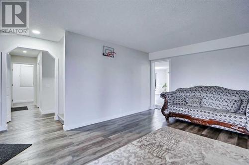 2490 Catalina Boulevard Ne, Calgary, AB - Indoor Photo Showing Bedroom