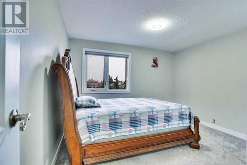 2490 Catalina Boulevard Ne, Calgary, AB - Indoor Photo Showing Bedroom