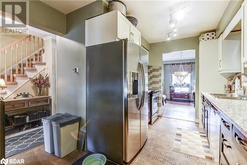 242 Village Wood Road, Oakville, ON - Indoor Photo Showing Kitchen With Upgraded Kitchen