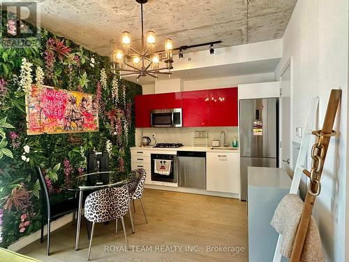 815 - 39 Brant Street, Toronto, ON - Indoor Photo Showing Kitchen