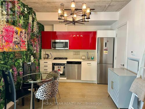 815 - 39 Brant Street, Toronto, ON - Indoor Photo Showing Kitchen