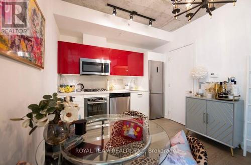 815 - 39 Brant Street, Toronto, ON - Indoor Photo Showing Kitchen