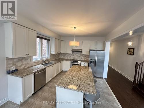 22 Carolina Rose Crescent, Markham, ON - Indoor Photo Showing Kitchen With Double Sink With Upgraded Kitchen