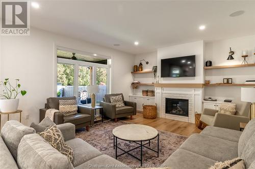 77 Tuscany Trail, Chatham, ON - Indoor Photo Showing Living Room With Fireplace