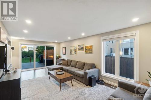 6 Shadetree Crescent, Ottawa, ON - Indoor Photo Showing Living Room