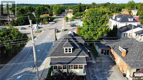 Convienient location - 7 Argyle Street, Renfrew, ON - Outdoor