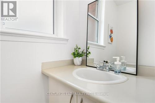 7 Argyle Street, Renfrew, ON - Indoor Photo Showing Bathroom